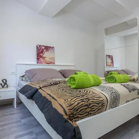 Apartment Art Of Pleasure *